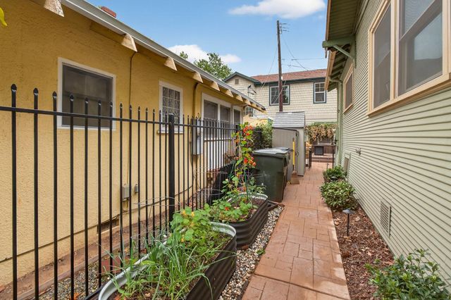 2107 24 St, Sacramento, CA 95818