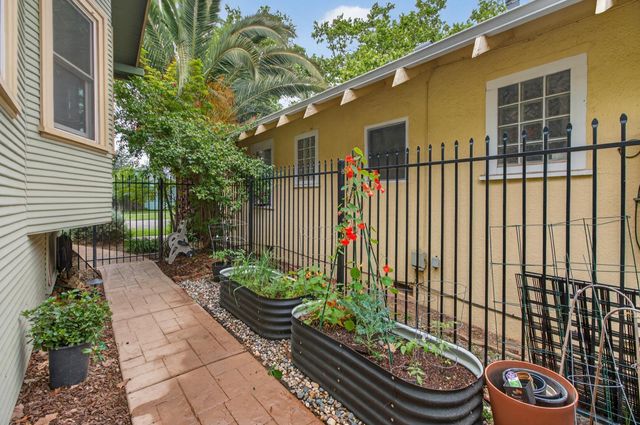 2107 24 St, Sacramento, CA 95818