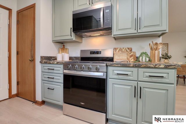 2836 NW 7th Street, Lincoln, NE 68521