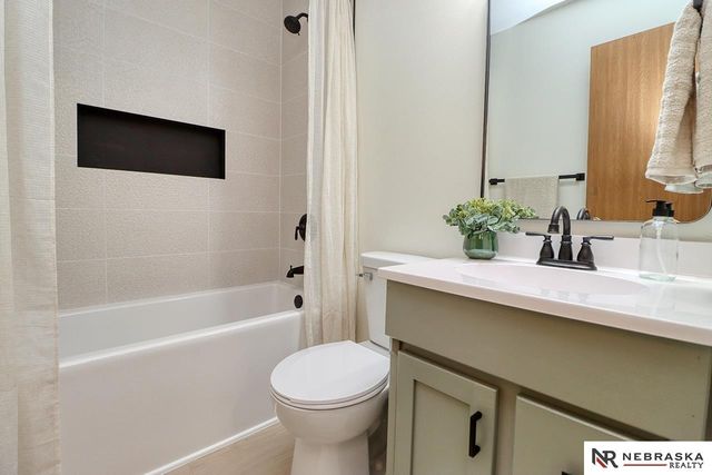 2836 NW 7th Street, Lincoln, NE 68521