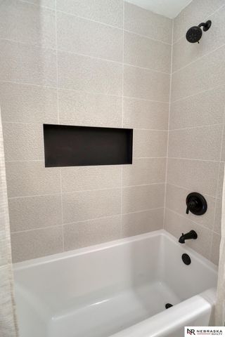 2836 NW 7th Street, Lincoln, NE 68521
