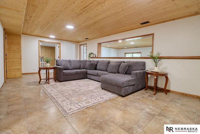 2836 NW 7th Street, Lincoln, NE 68521