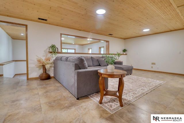 2836 NW 7th Street, Lincoln, NE 68521