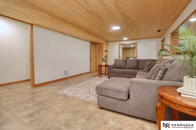 2836 NW 7th Street, Lincoln, NE 68521
