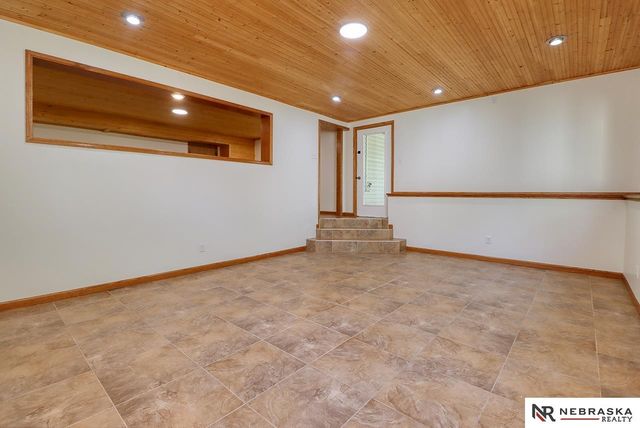 2836 NW 7th Street, Lincoln, NE 68521