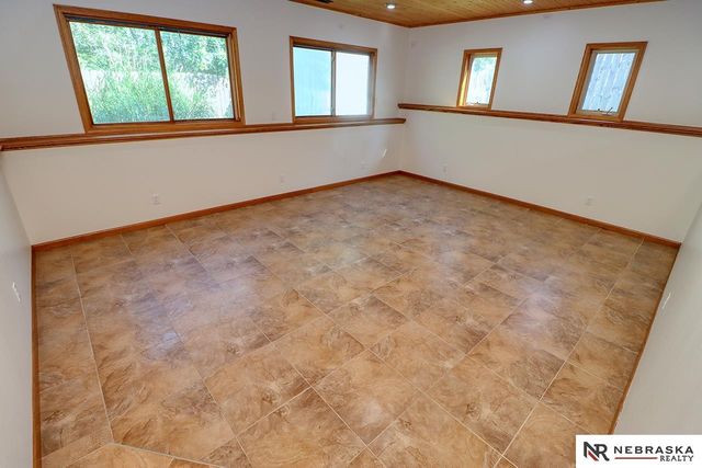 2836 NW 7th Street, Lincoln, NE 68521