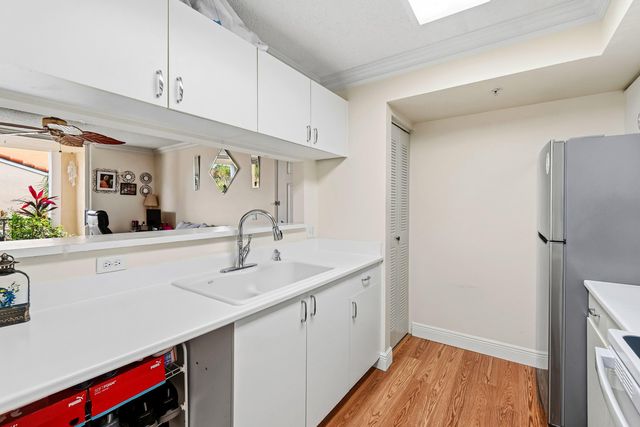 117 Yacht Club Way 206, Hypoluxo, FL 33462