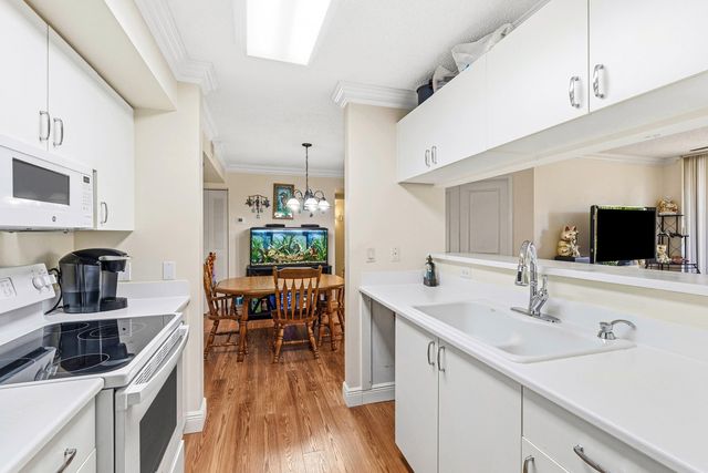 117 Yacht Club Way 206, Hypoluxo, FL 33462