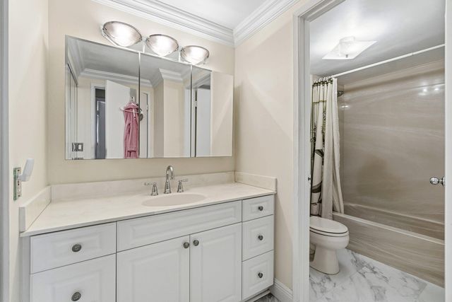 117 Yacht Club Way 206, Hypoluxo, FL 33462