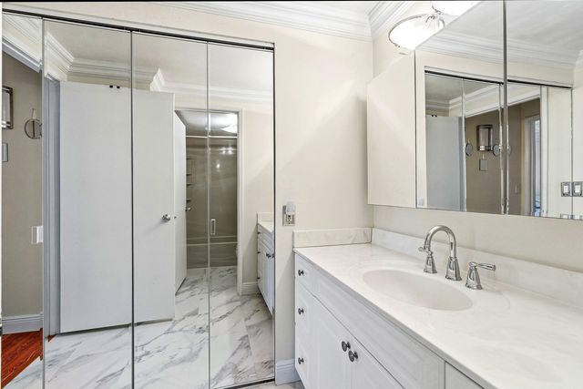 117 Yacht Club Way 206, Hypoluxo, FL 33462