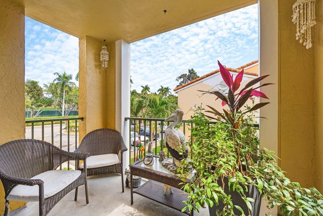 117 Yacht Club Way 206, Hypoluxo, FL 33462