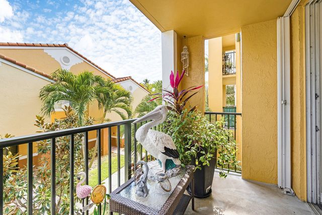 117 Yacht Club Way 206, Hypoluxo, FL 33462