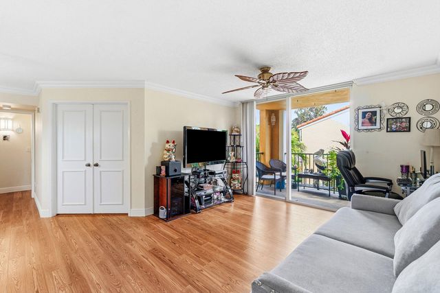 117 Yacht Club Way 206, Hypoluxo, FL 33462