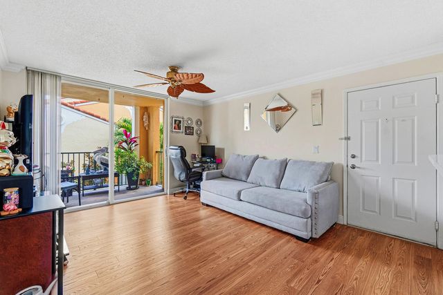 117 Yacht Club Way 206, Hypoluxo, FL 33462