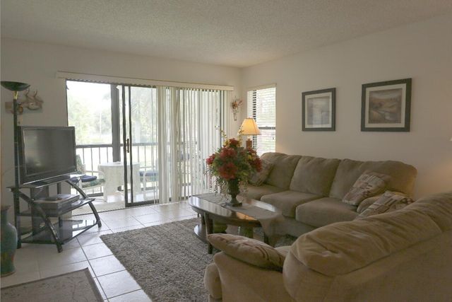 801 Sky Pine Way F2, Greenacres, FL 33415