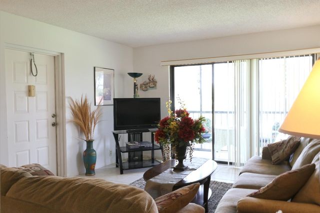 801 Sky Pine Way F2, Greenacres, FL 33415