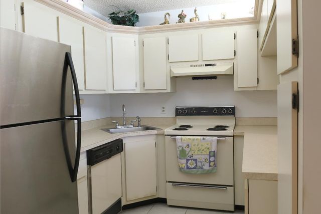801 Sky Pine Way F2, Greenacres, FL 33415