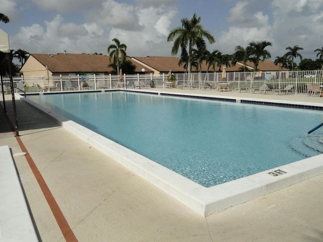 801 Sky Pine Way F2, Greenacres, FL 33415