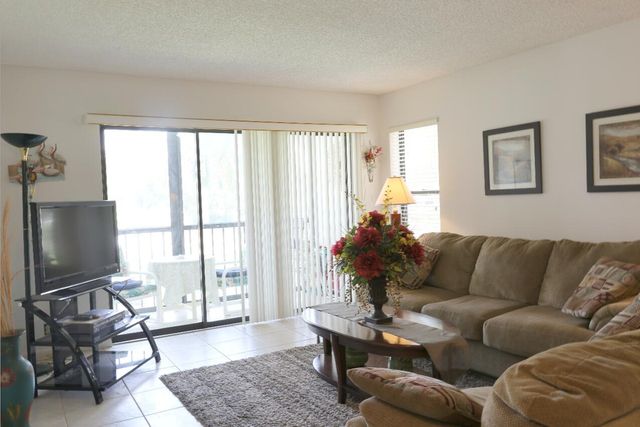 801 Sky Pine Way F2, Greenacres, FL 33415