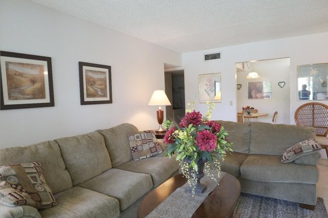 801 Sky Pine Way F2, Greenacres, FL 33415