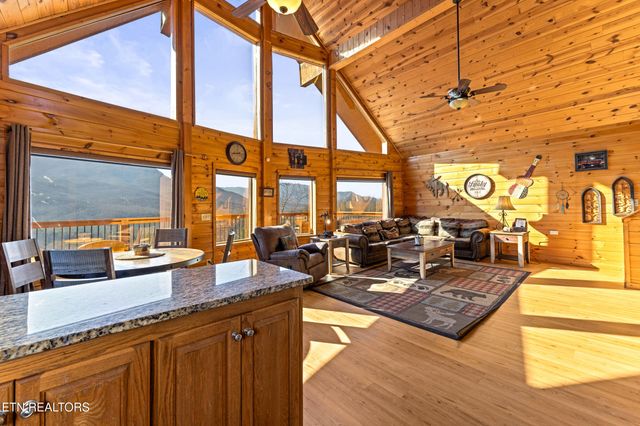 829 Red Fox Trl, Gatlinburg, TN 37738