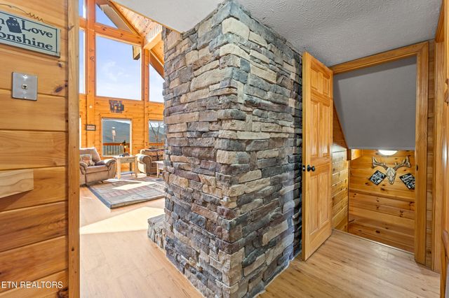 829 Red Fox Trl, Gatlinburg, TN 37738