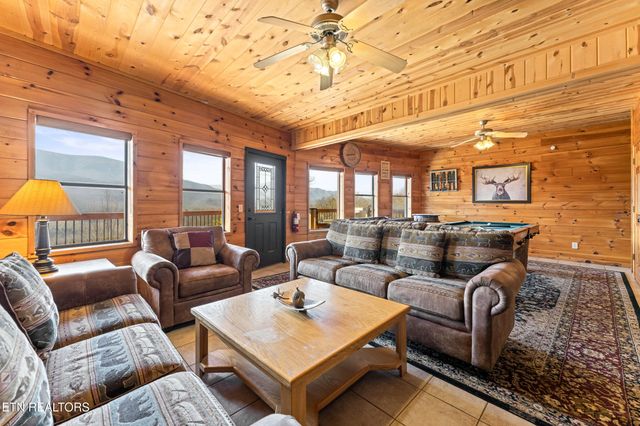 829 Red Fox Trl, Gatlinburg, TN 37738