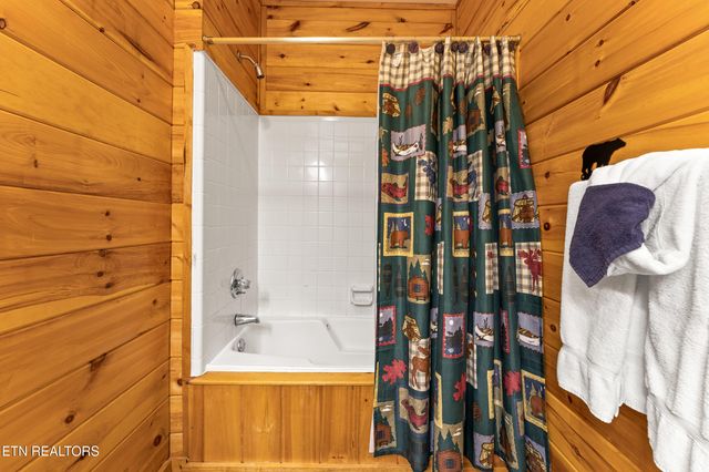 829 Red Fox Trl, Gatlinburg, TN 37738