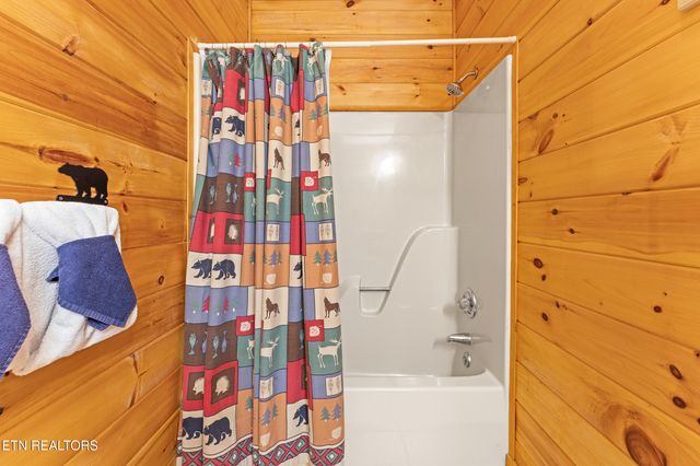 829 Red Fox Trl, Gatlinburg, TN 37738