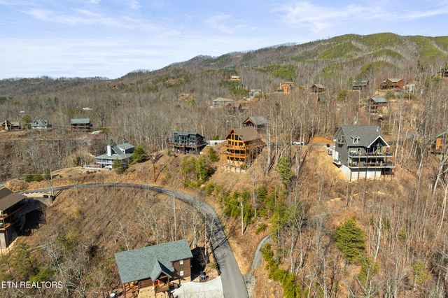829 Red Fox Trl, Gatlinburg, TN 37738