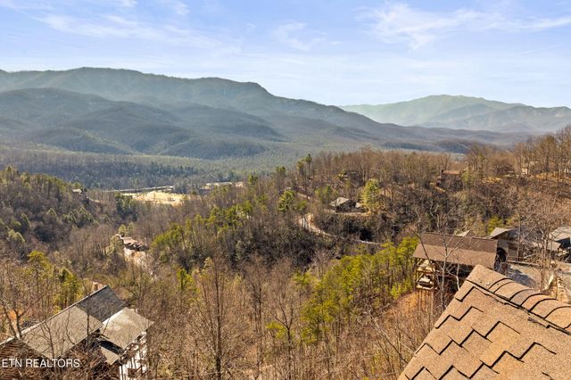 829 Red Fox Trl, Gatlinburg, TN 37738