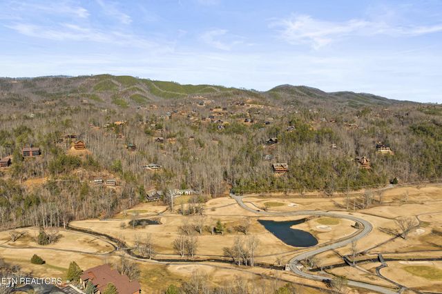 829 Red Fox Trl, Gatlinburg, TN 37738
