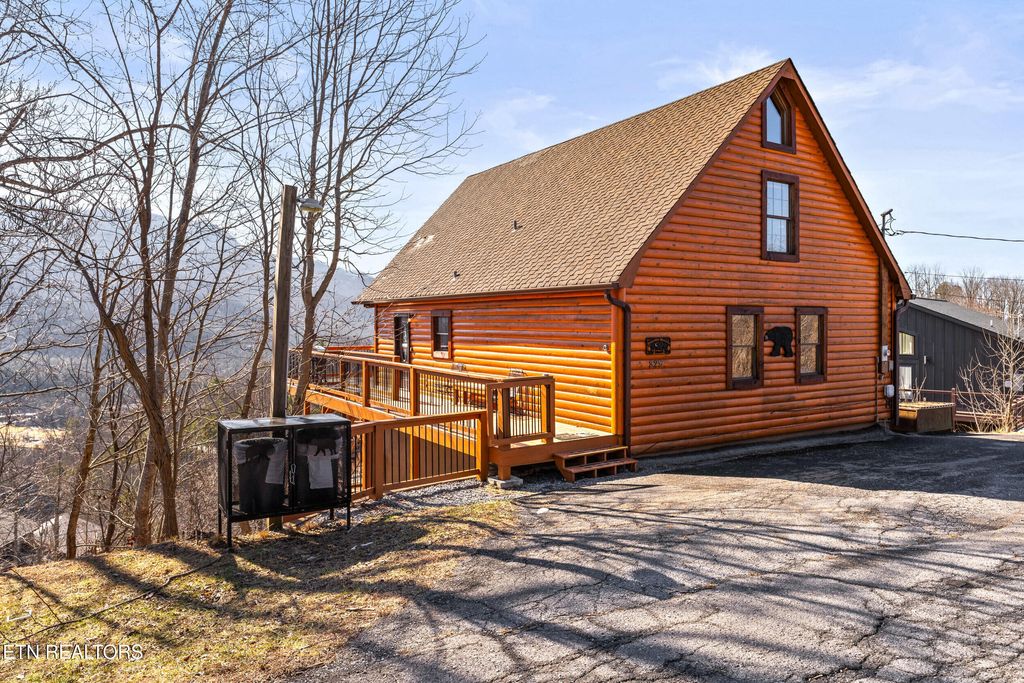 829 Red Fox Trl, Gatlinburg, TN 37738