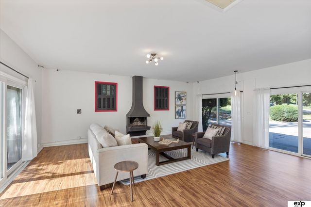 7923 Harney Street, Omaha, NE 68114