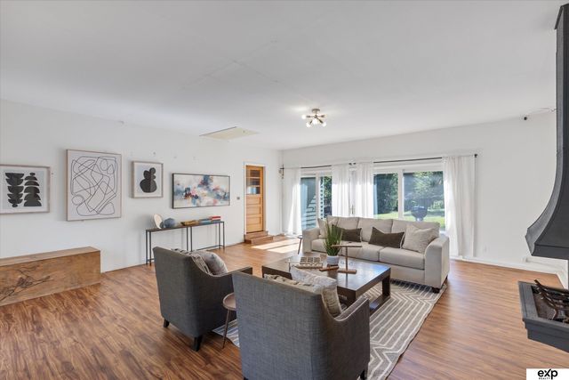 7923 Harney Street, Omaha, NE 68114