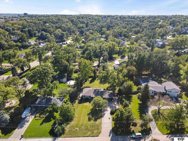 7923 Harney Street, Omaha, NE 68114