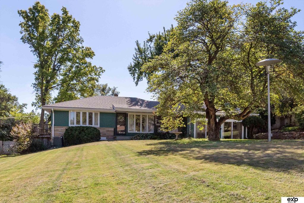 7923 Harney Street, Omaha, NE 68114