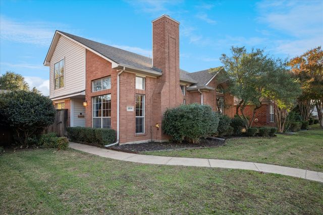 2814 Lois Lane, Rowlett, TX 75088