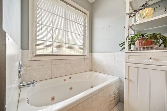 30 Hedgerow SE Court, Cartersville, GA 30120