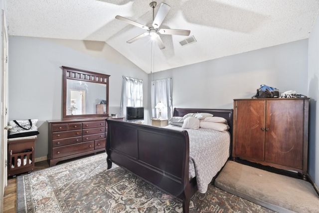 30 Hedgerow SE Court, Cartersville, GA 30120