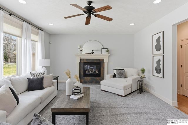 615 S 196th Avenue, Elkhorn, NE 68022