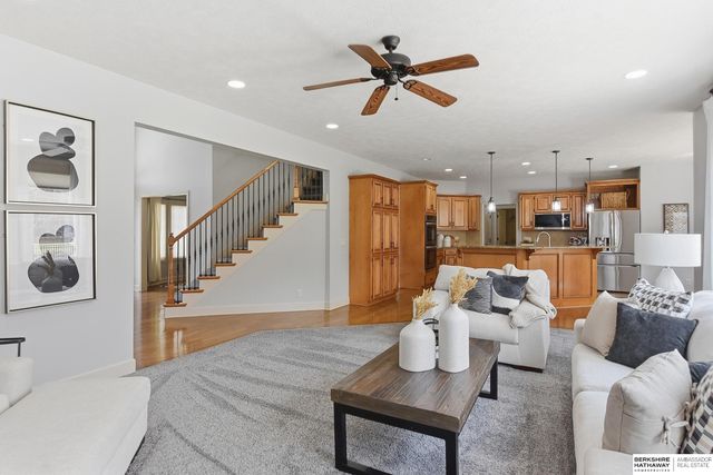 615 S 196th Avenue, Elkhorn, NE 68022