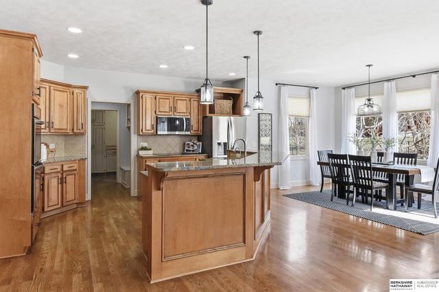 615 S 196th Avenue, Elkhorn, NE 68022