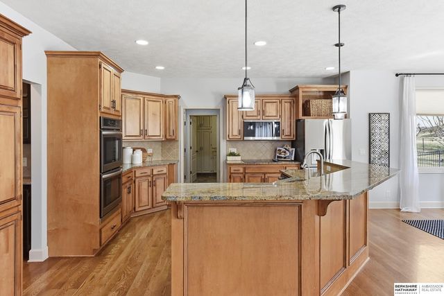 615 S 196th Avenue, Elkhorn, NE 68022