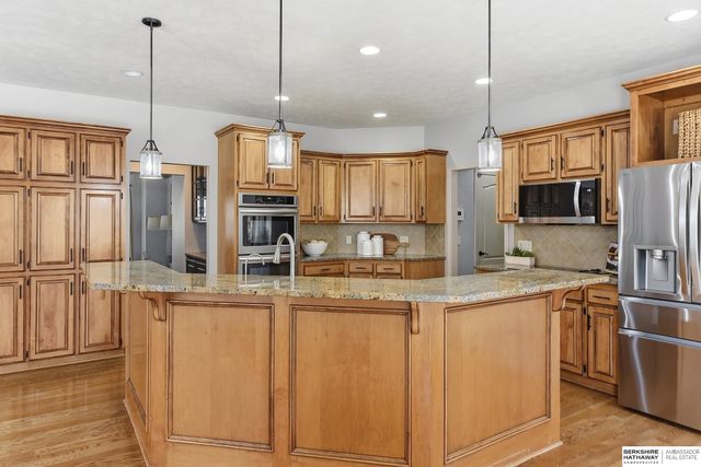 615 S 196th Avenue, Elkhorn, NE 68022