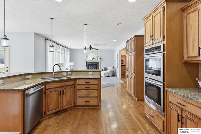 615 S 196th Avenue, Elkhorn, NE 68022