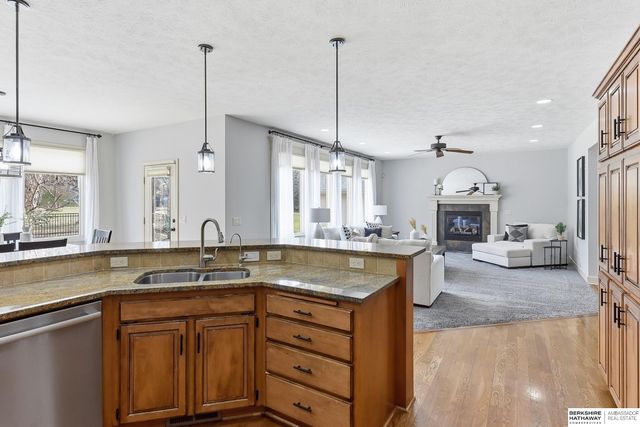 615 S 196th Avenue, Elkhorn, NE 68022