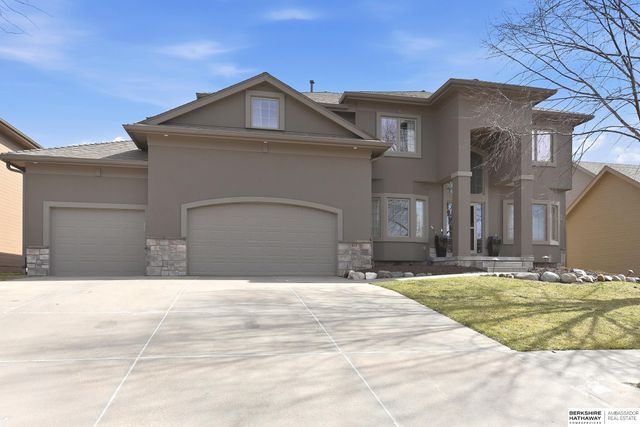 615 S 196th Avenue, Elkhorn, NE 68022