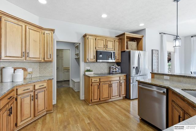 615 S 196th Avenue, Elkhorn, NE 68022