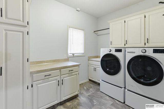 615 S 196th Avenue, Elkhorn, NE 68022